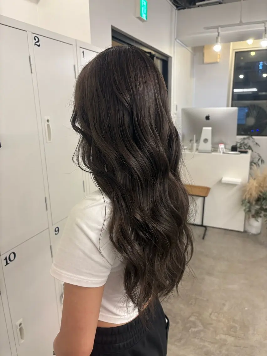 ロング カラー ブリーチ 透明感カラー グレージュ モカグレージュ ヘアカラー トリートメント OMURA MINORIのヘアスタイル