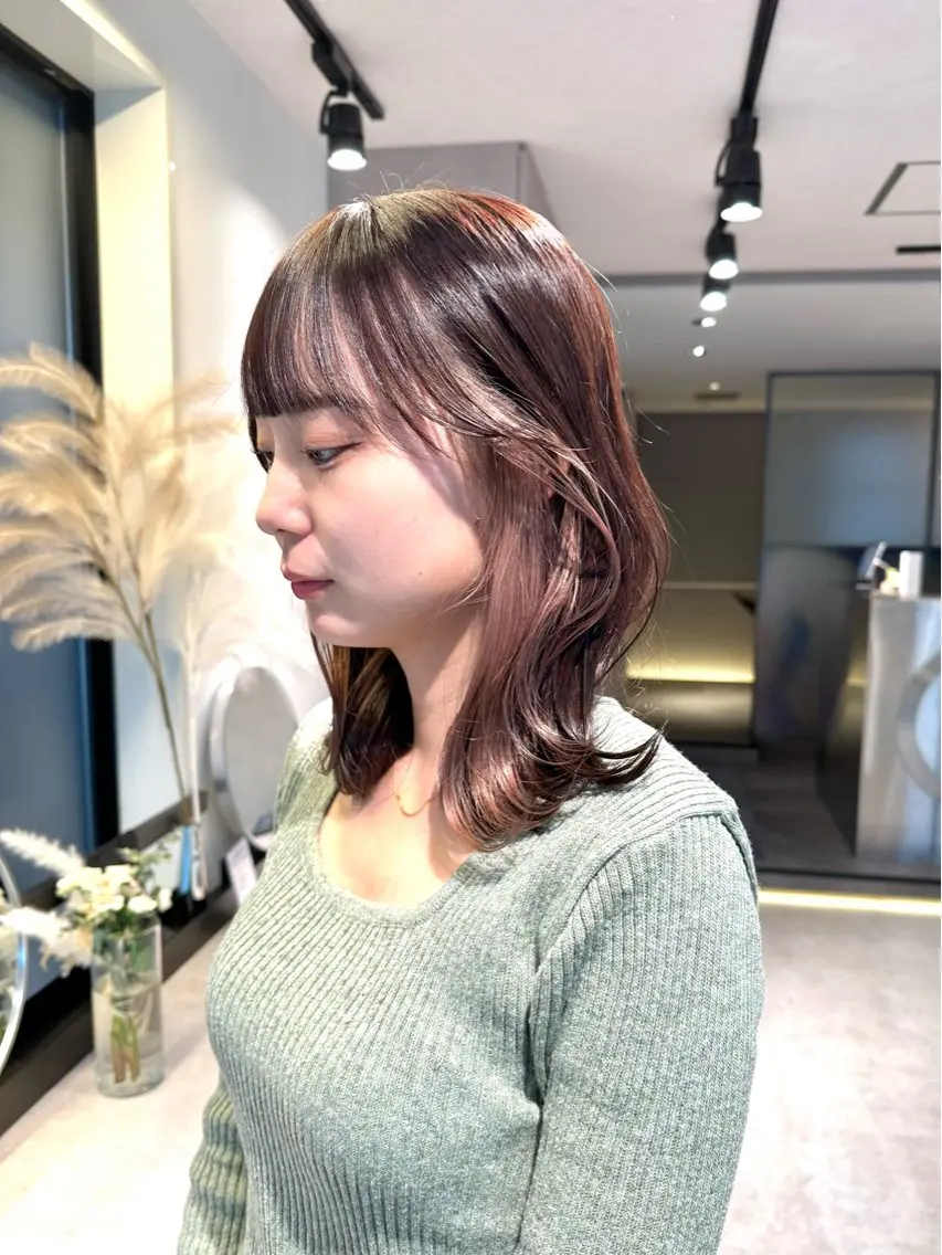 ロング カラー ベージュカラー ブリーチ イヤリングカラー ピンクカラー ピンクベージュ ブリーチ/ハイトーン 艶カラー/ユリナのヘアスタイル