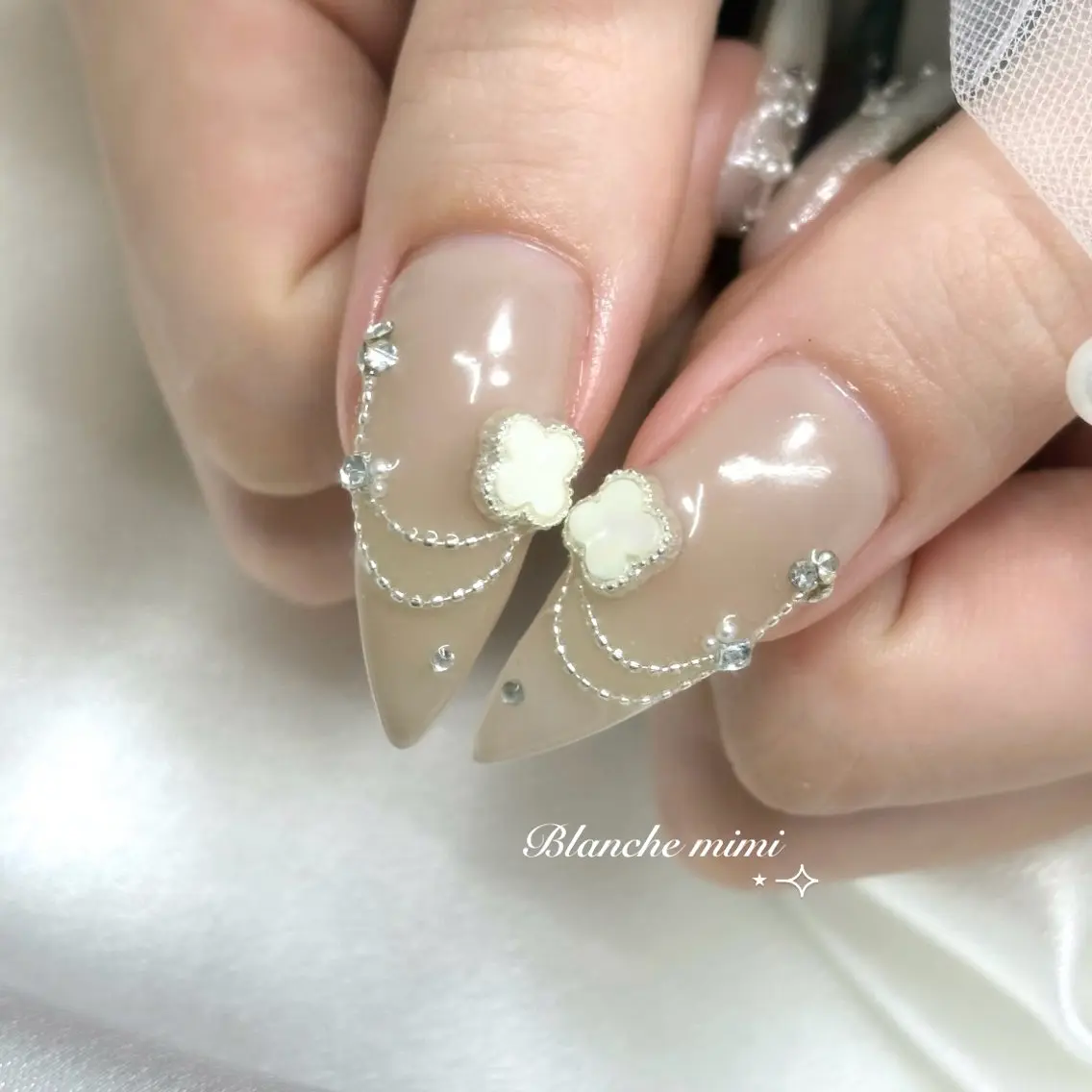 ネイル ハンドネイル Blanche mimi.u_aのネイルデザイン