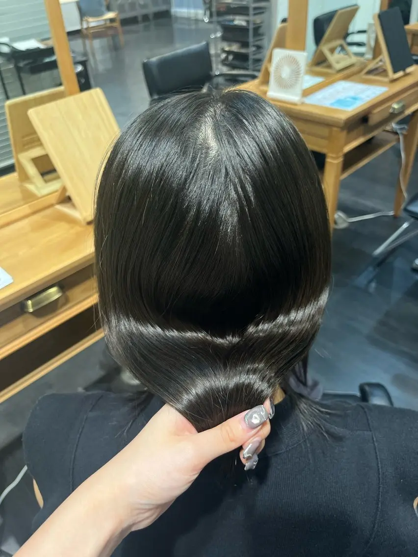 セミロング カラー 細田 碧のヘアスタイル