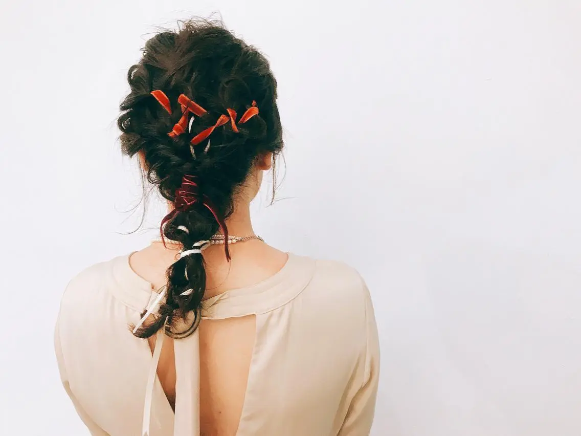 ヘアアレンジ ヘアセット 💓パーマ，💗 レイヤーカットのヘアスタイル
