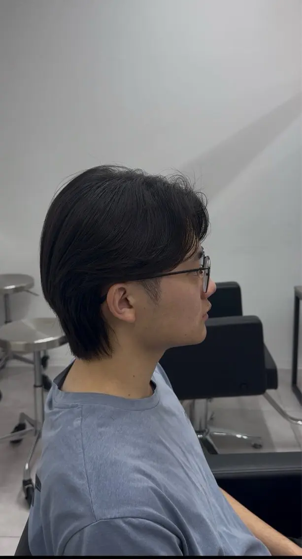 メンズ カット 縮毛矯正 赤み消し／アッシュ系 ／ダウンパーマ／優斗のヘアスタイル