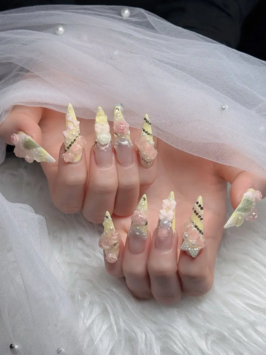 ネイル フレンチネイル ジェルネイル ガラスフレンチ ハロウィン ハート ハンドネイル H.baby Nail Salonのネイルデザイン