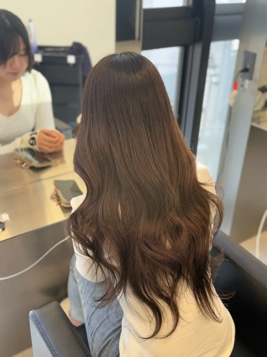 ロング カラー シールエクステ ブリーチ ダブルカラー ハイトーンカラー ブリーチなしカラー ミルクティーベージュ MAIのヘアスタイル