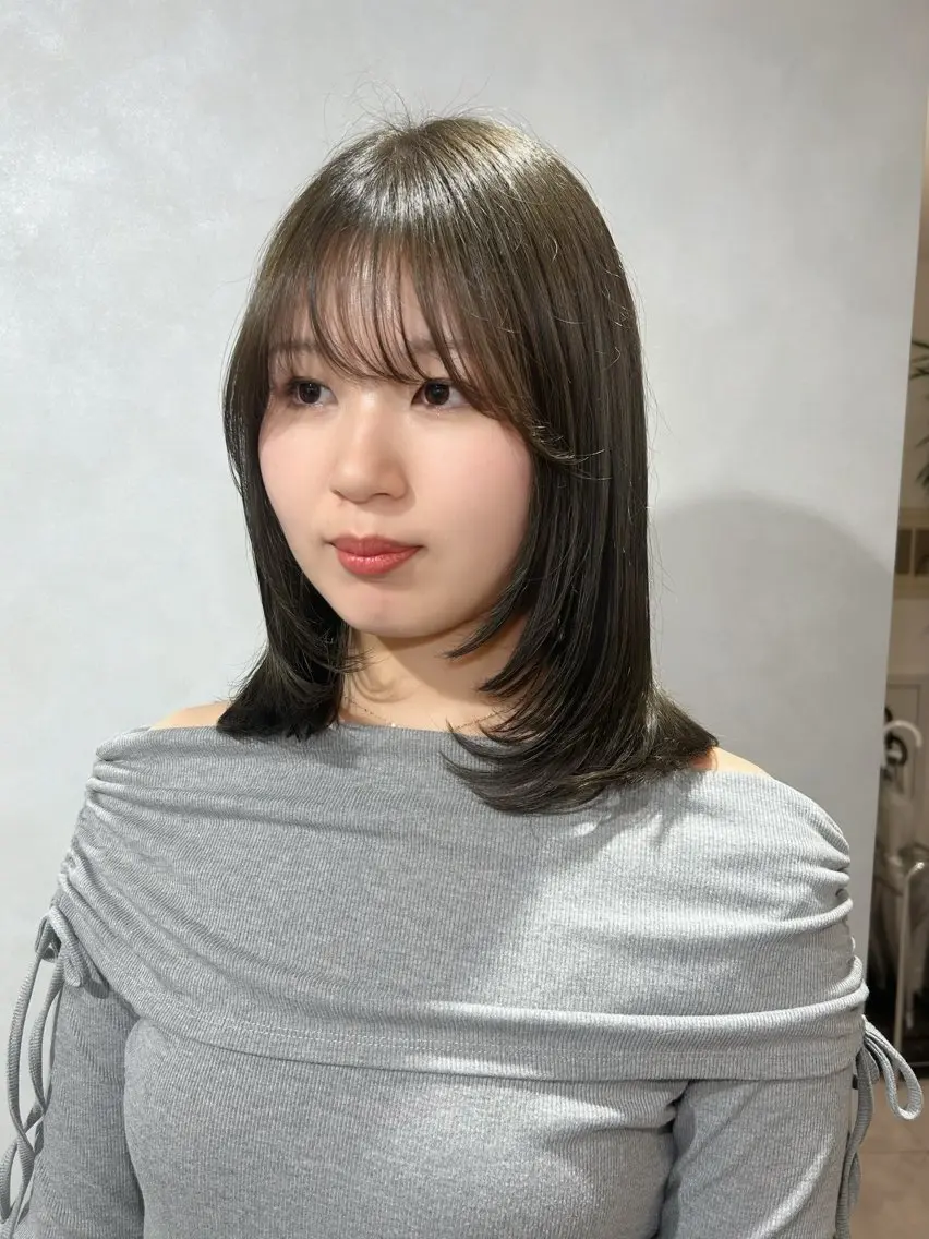 ミディアム カラー ミディアムレイヤー オリーブカラー レイヤーカット カット ヘアカラー トリートメント 池袋/小顔レイヤー/ 顔まわり/taigaのヘアスタイル