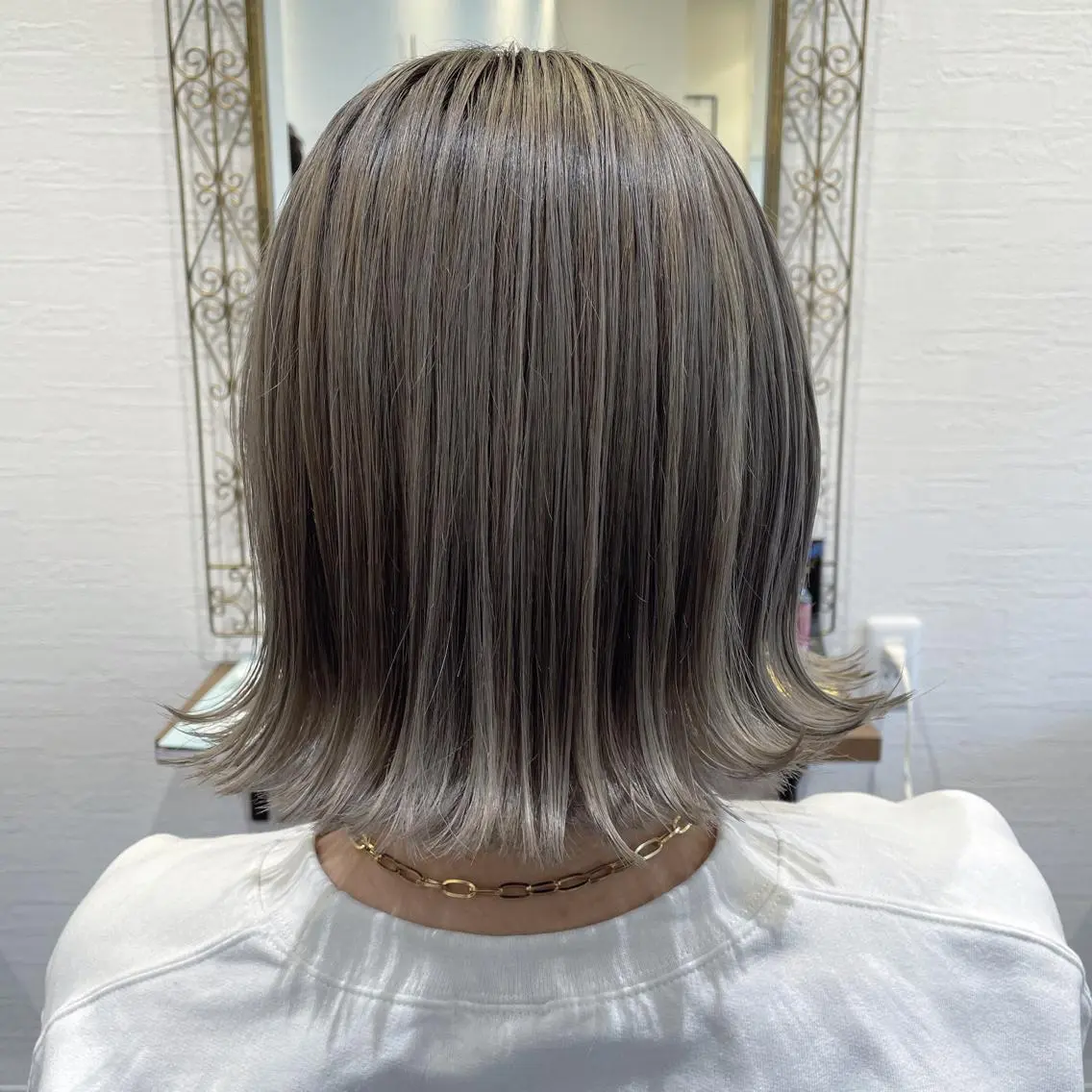 ミディアム カラー グレージュ ミルクティーグレージュ 皆巳 達郎のヘアスタイル