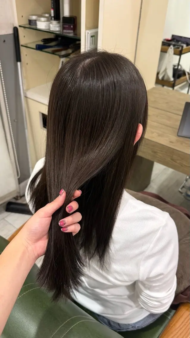 ロング トリートメント 磯貝七海/ カット/ブリーチのヘアスタイル