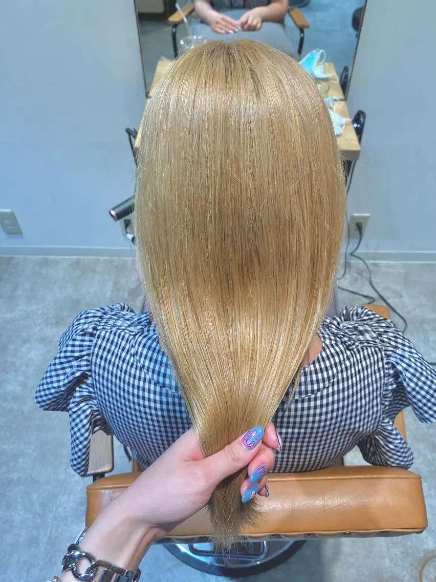ロング カラー ベージュカラー ブリーチ カット ヘアカラー オスズ 🎀´-のヘアスタイル