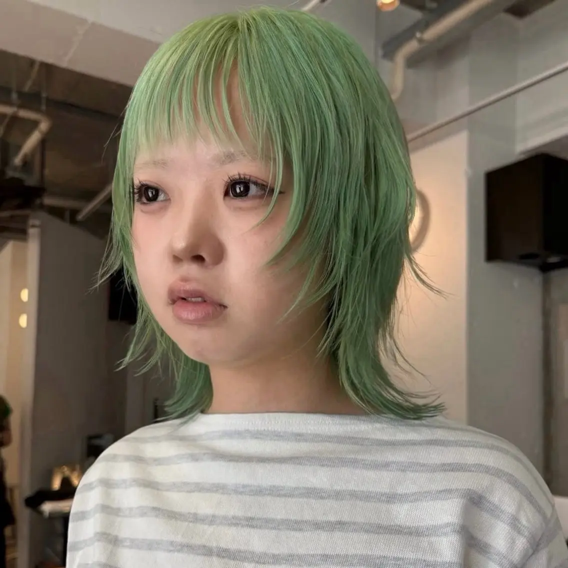 ミディアム カラー りゅうせい ハイトーンのヘアスタイル