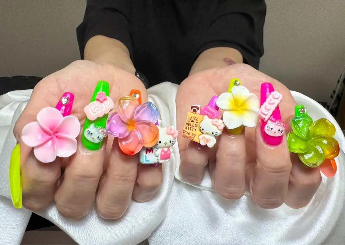 ネイル チークネイル 長さ出し フットネイル ジェルネイル 卒業式 𝓐𝓷𝓻𝓲 XiinhNailのネイルデザイン