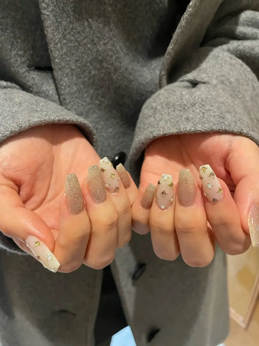 ネイル フラッシュネイル キラキラネイル ストーンネイル ハンドネイル フットネイル with hues AYAのネイルデザイン