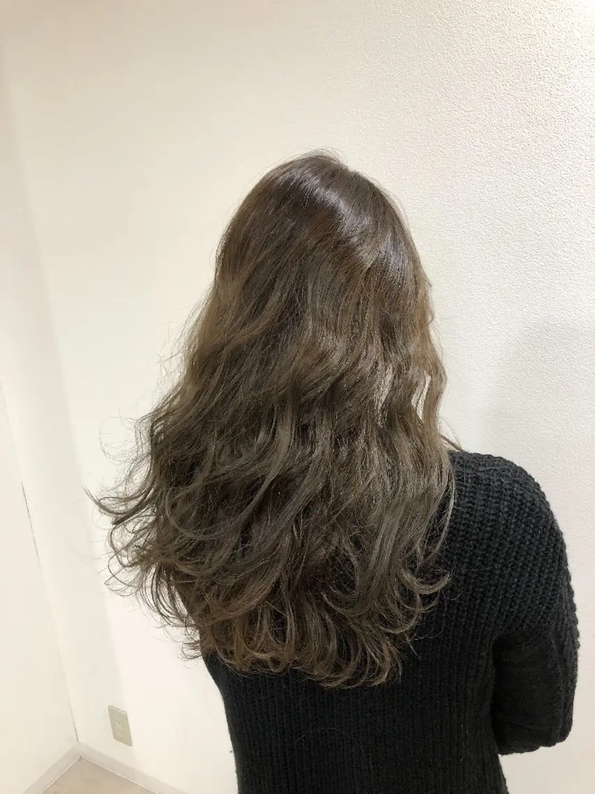ロング カラー 透明感カラー ハイライトカラー ハイライト 稲山 純平のヘアスタイル