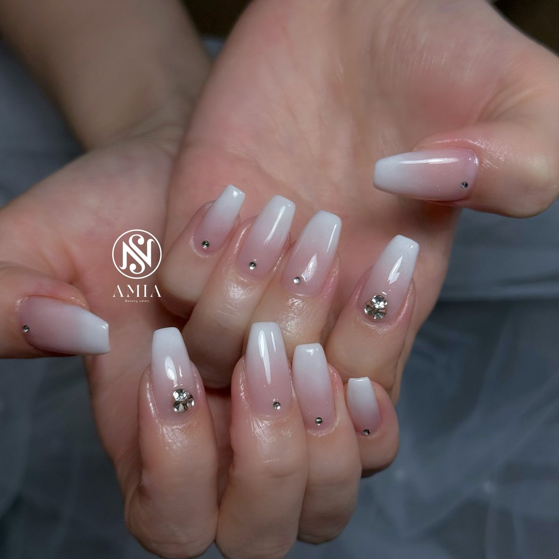 セミロング ハンドネイル 🌟AMIA BEAUTY🌟のネイルデザイン