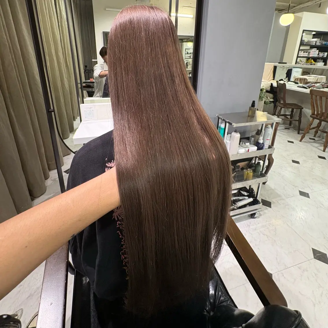 ロング レイヤーカット SHUN/ 赤み消しカラーのヘアスタイル