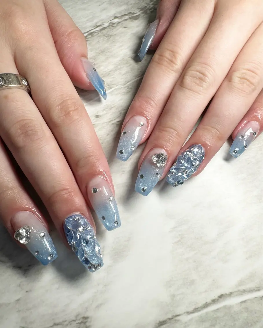 ネイル ブルー 長さ出し ハンドネイル フットネイル ハンドケア ✴︎:.｡. MAKI.｡.:✴︎のネイルデザイン
