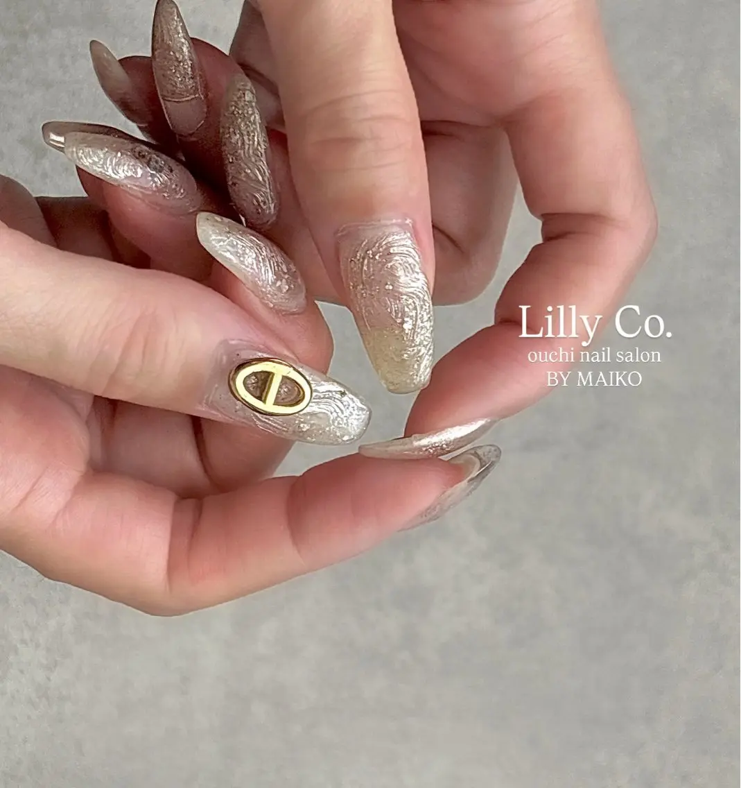 ネイル ゴールド ハンドネイル ハンドケア Lilly Co.のネイルデザイン