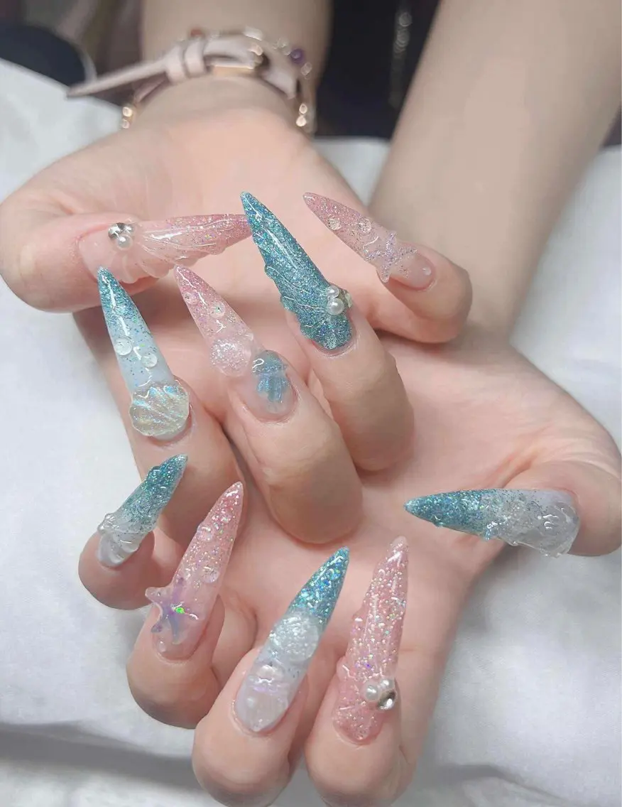 ネイル 長さ出し グラデーション キラキラネイル マグネットネイル ニュアンスネイル ハンドネイル Lee Ainのネイルデザイン
