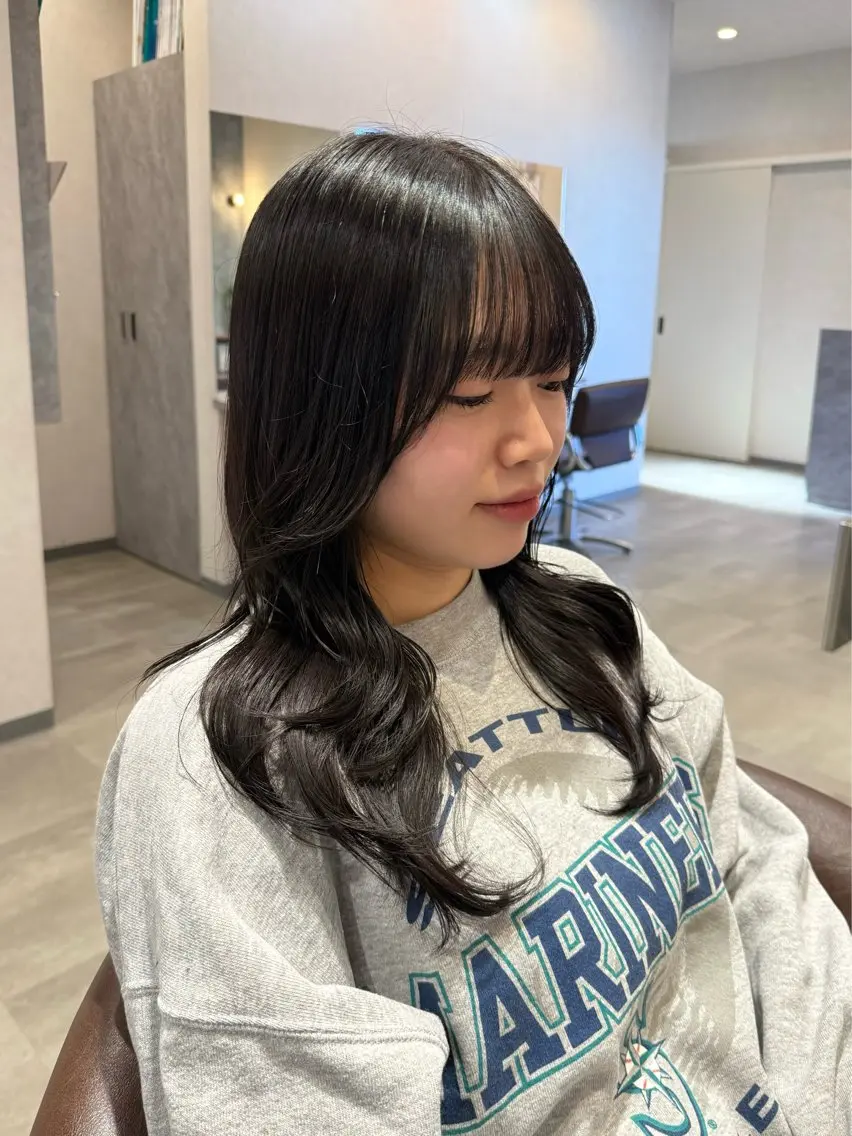 セミロング 韓国風ヘア 山元 くるみのヘアスタイル