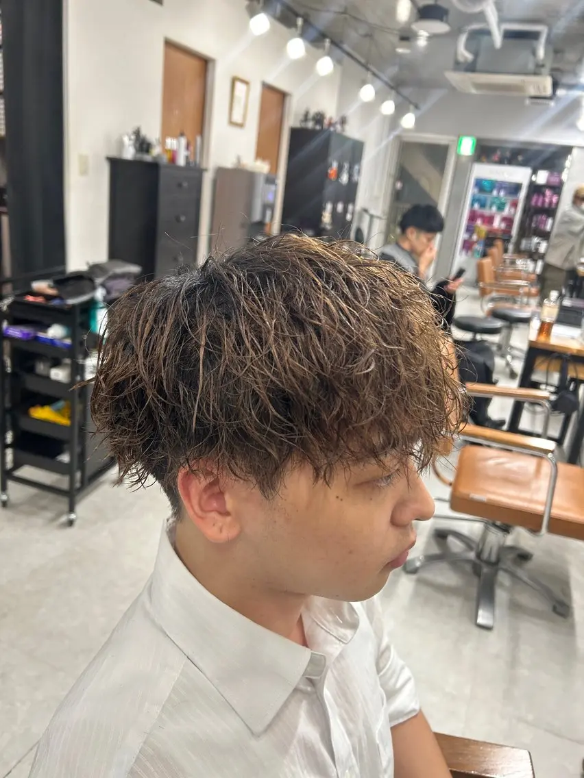 メンズ カット パーマ トリートメント ヘッドスパ ヘアセット カズキ🌼曲がる 縮毛矯正のヘアスタイル