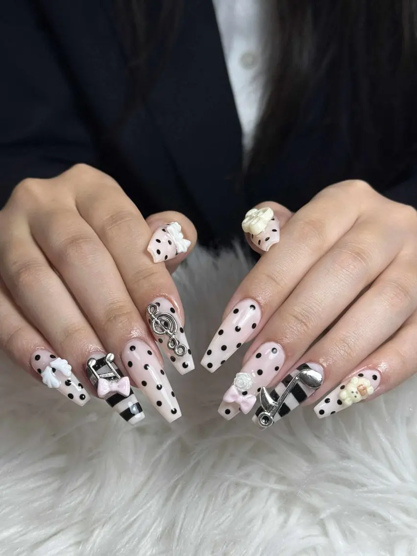 ネイル フレンチネイル ジェルネイル キラキラネイル 韓国ネイル レース Julli NailStudioのネイルデザイン