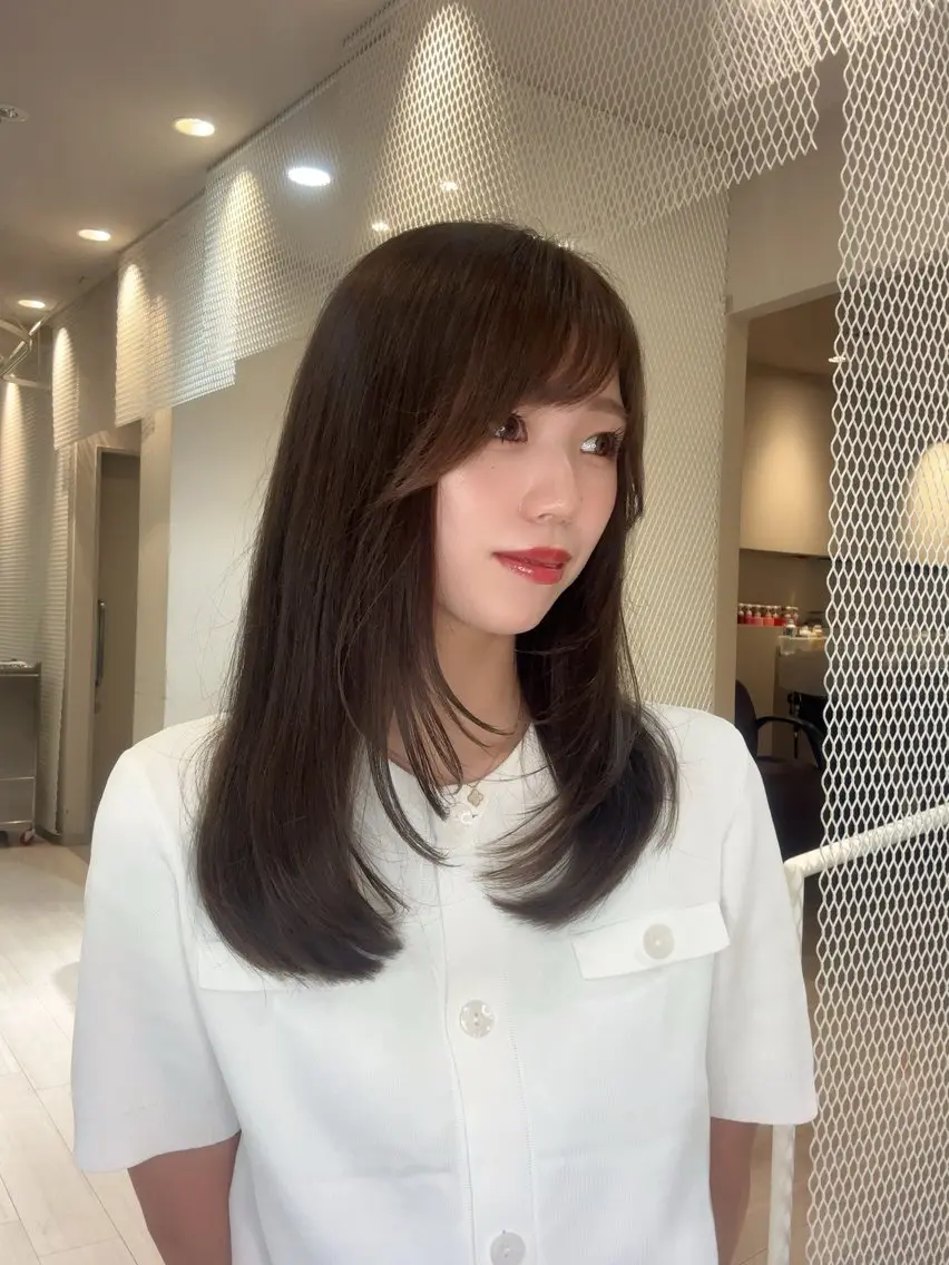 セミロング レイヤーカット 鈴木 舞のヘアスタイル