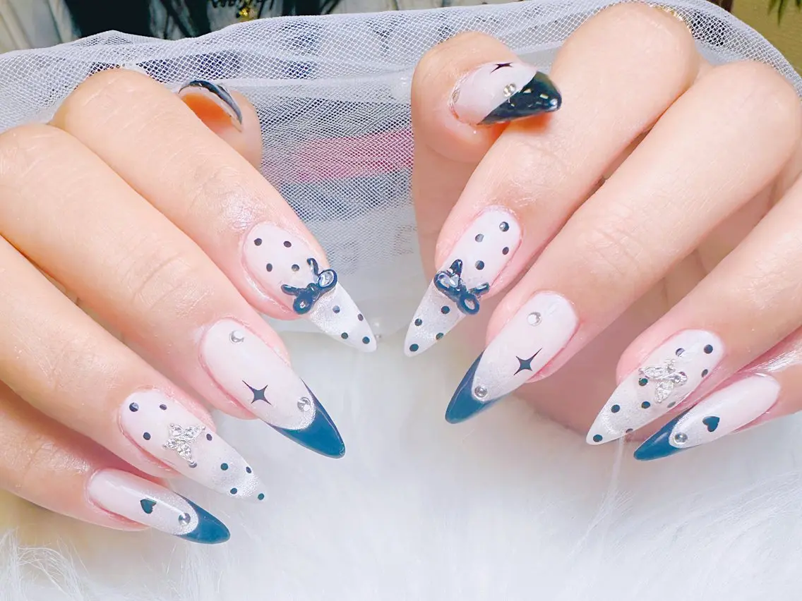 ネイル チークネイル 長さ出し フラッシュネイル フレンチネイル グラデーション ハンドネイル AN NAIL 高田馬場のネイルデザイン