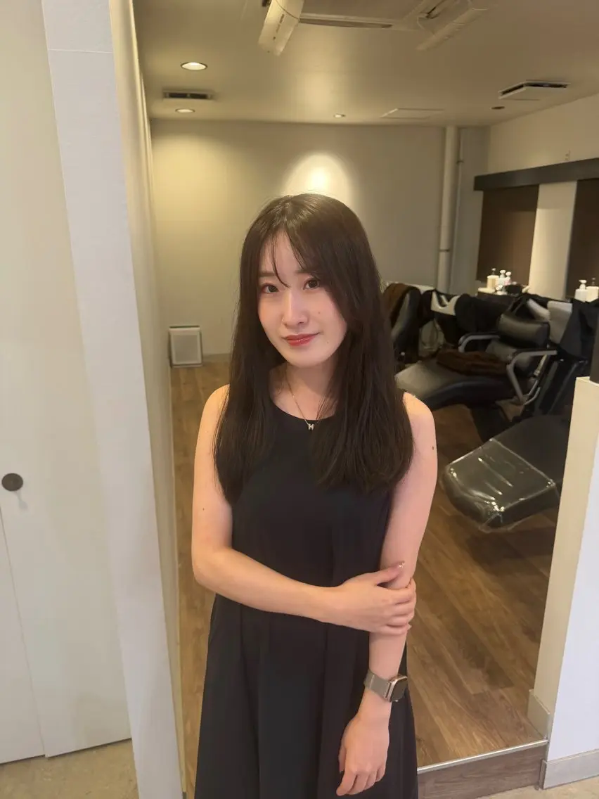 ロング カラー ブラウンカラー オリーブブラウン ヘアカラー 髪に優しい 透明感ワンカラー🫧のヘアスタイル