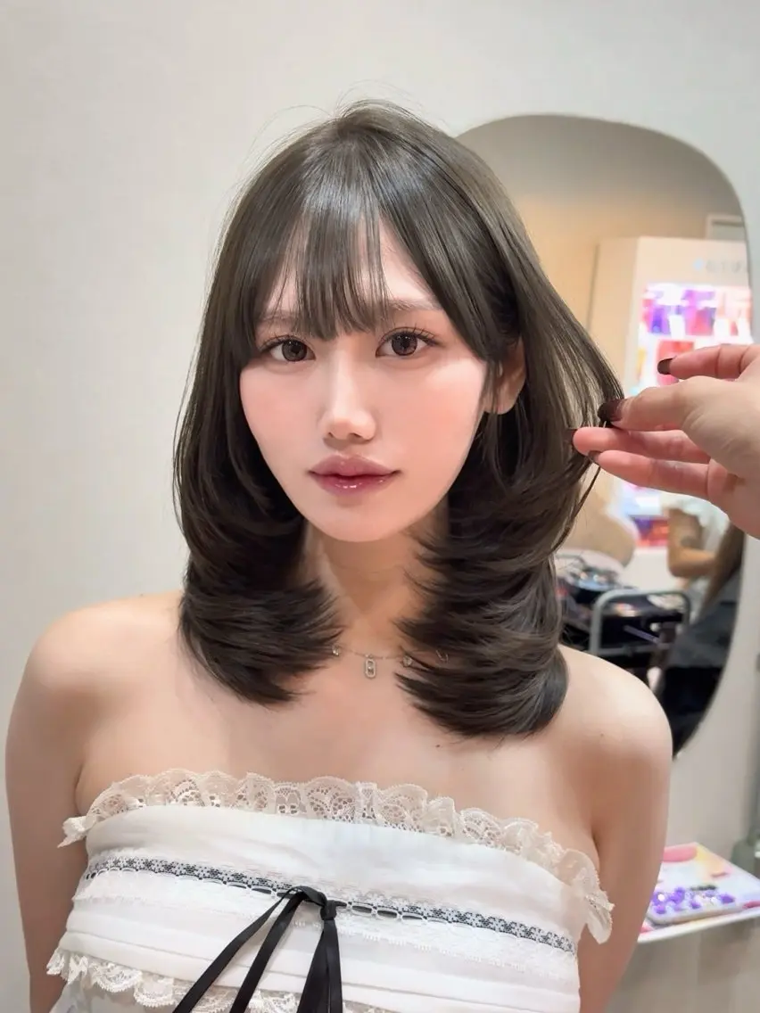 ミディアム カラー ブリーチ 透明感カラー グレージュ ブリーチなしカラー オリーブグレージュ カット ヘアカラー 艶感カラー 🩵レイヤー/紫音のヘアスタイル