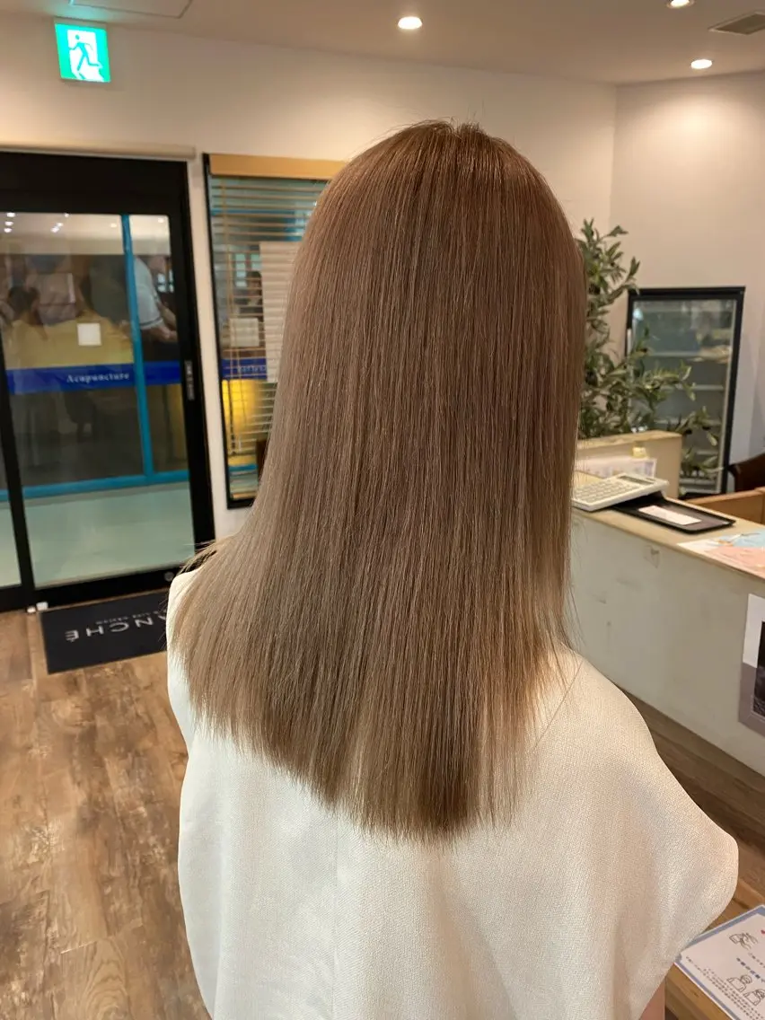 セミロング カラー ベージュカラー ミルクティーベージュ カット ヘアカラー 髙橋 怜司のヘアスタイル