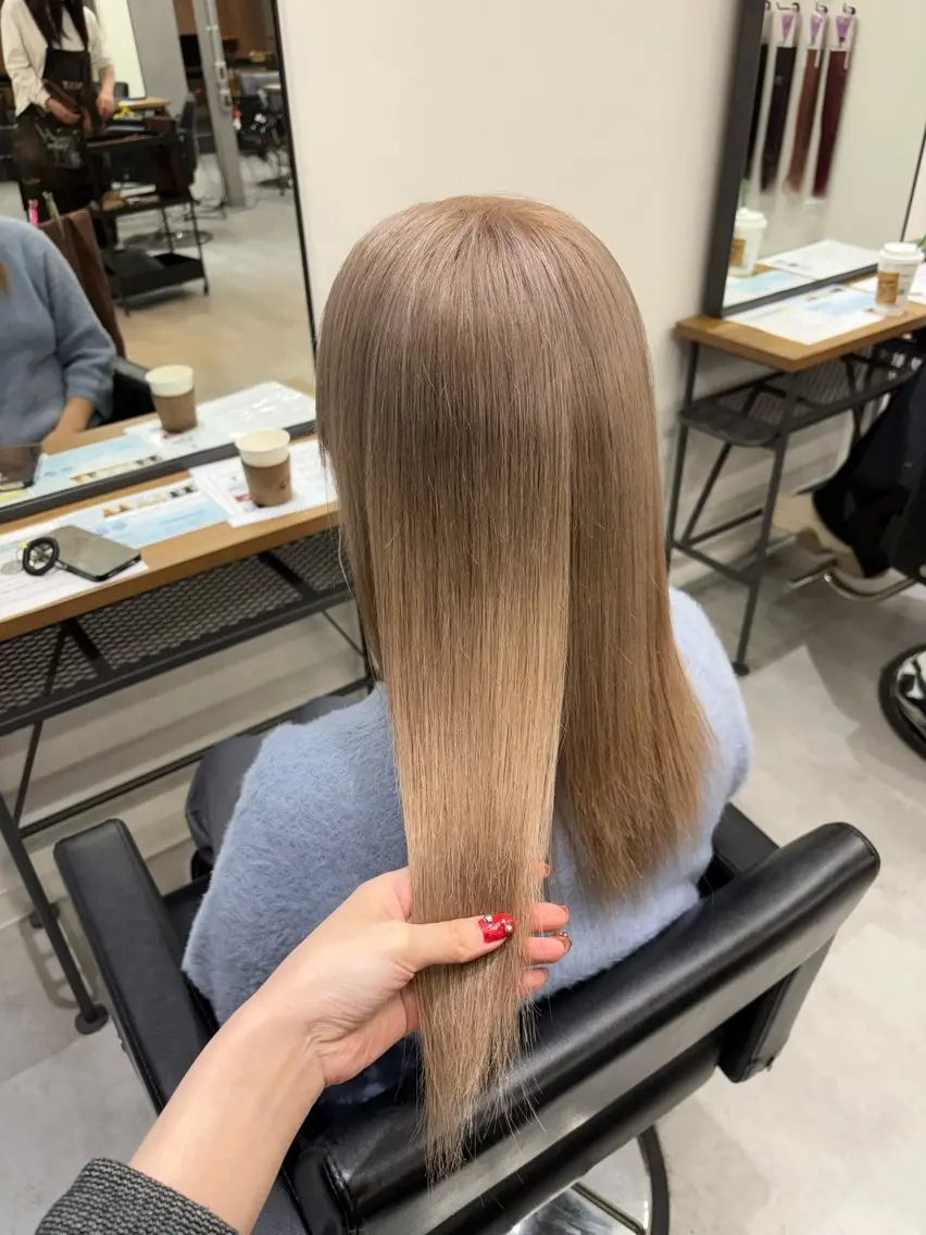 ロング カラー ベージュカラー ミルクティーベージュ カット ヘアカラー ENA💗NEXT /ハイトーンエクステのヘアスタイル