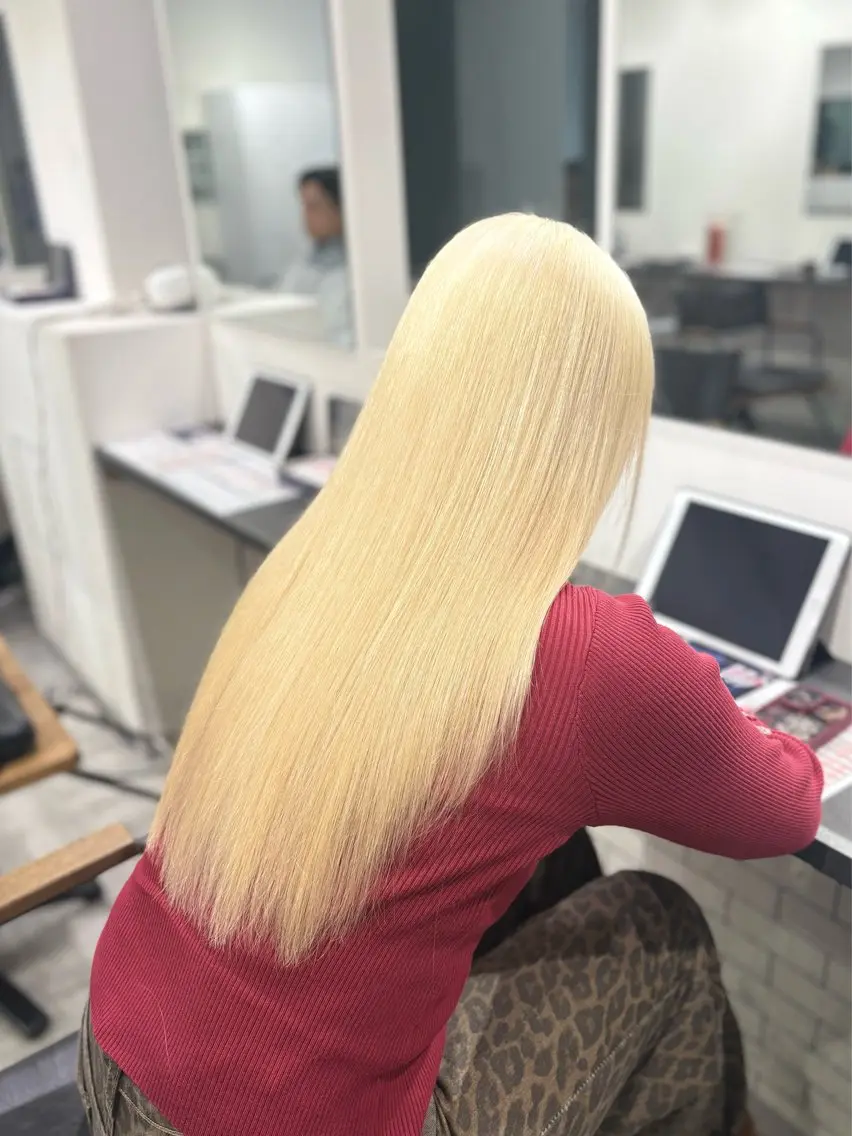 【平日限定】ブリーチ+カラー+トリートメントの写真