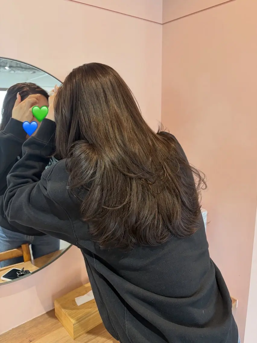 セミロング カラー ベージュカラー ブリーチ ブリーチなしカラー オリーブベージュ レイヤーカット カット ヘアカラー トリートメント 中目黒🌼 🌼ハナのヘアスタイル