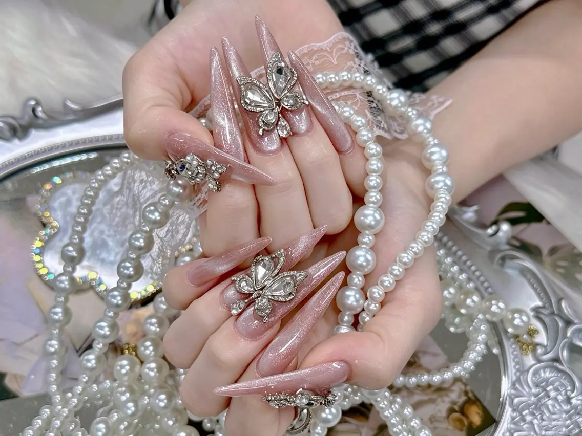 ロング 韓国風ヘア ハンドネイル Rola kira 麗のネイルデザイン