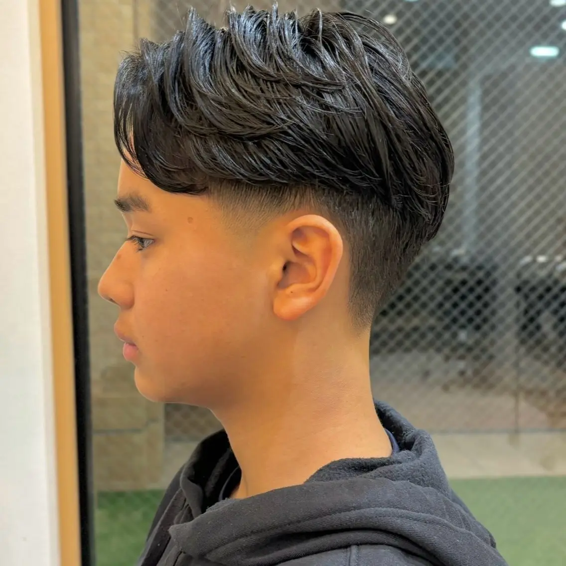 パーマ メンズ フェードカット フェザーパーマ メンズハイトーン メンズパーマ メンズショート 【メンズショート 特化】村斎　伶次のヘアスタイル