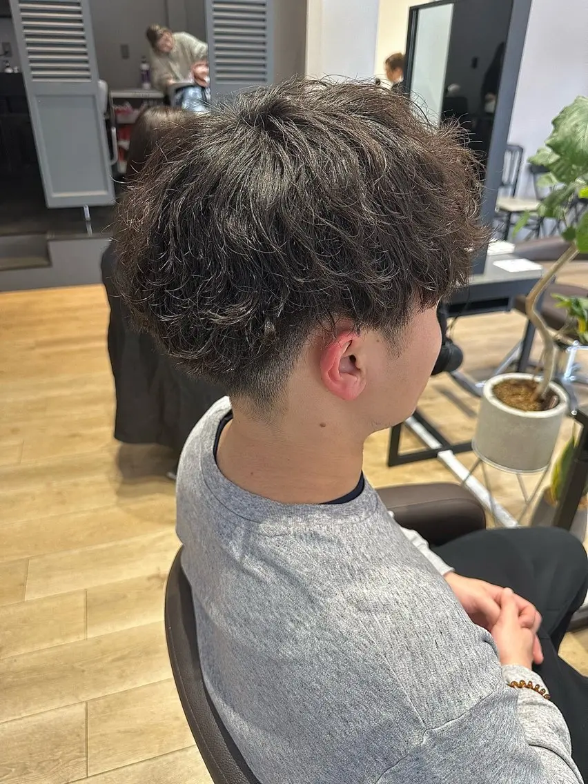 ショート パーマ ヘアアレンジ メンズ キッズ メンズバレイヤージュ メンズハイライト メンズパーマ 波巻きパーマ ハイライト メンズ特化 Chere   金剛のヘアスタイル