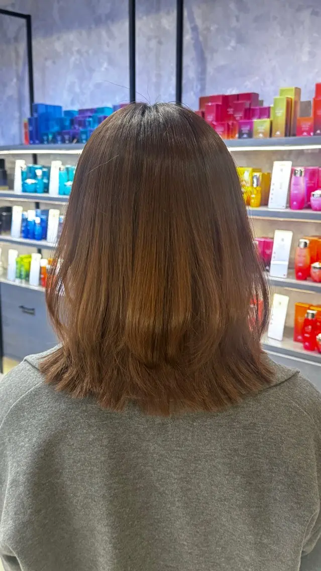 ミディアム カット 佐藤 凜のヘアスタイル