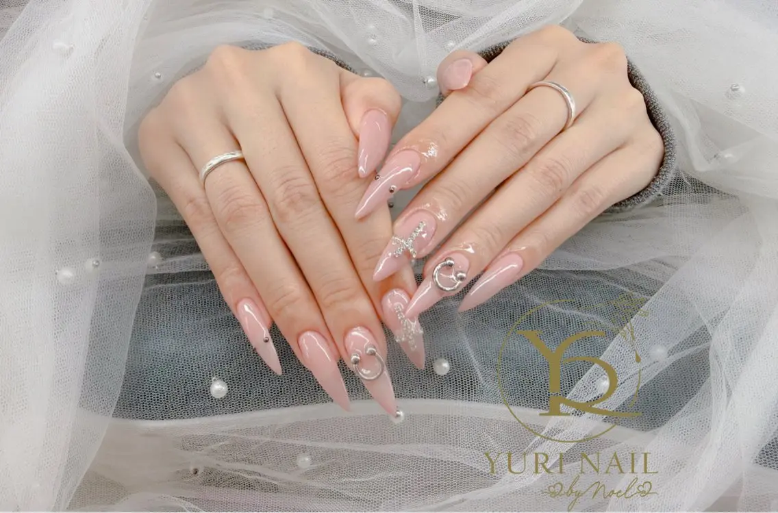 ネイル ジェルネイル キラキラネイル マグネットネイル ミラーネイル パラジェル ハンドネイル フットネイル ハンドケア YURI Nail Funabashiのネイルデザイン