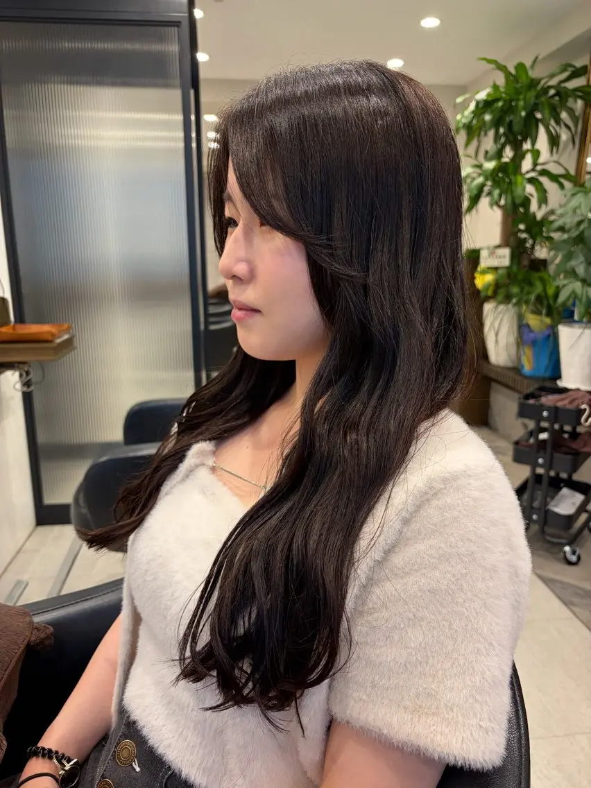 ロング 顔まわりレイヤー 顔周りカット 髪質改善 レイヤーカット トリートメント カット ヘアカラー トリートメント 銀座/髪質改善/ 艶カラー/岸田佳祐のヘアスタイル