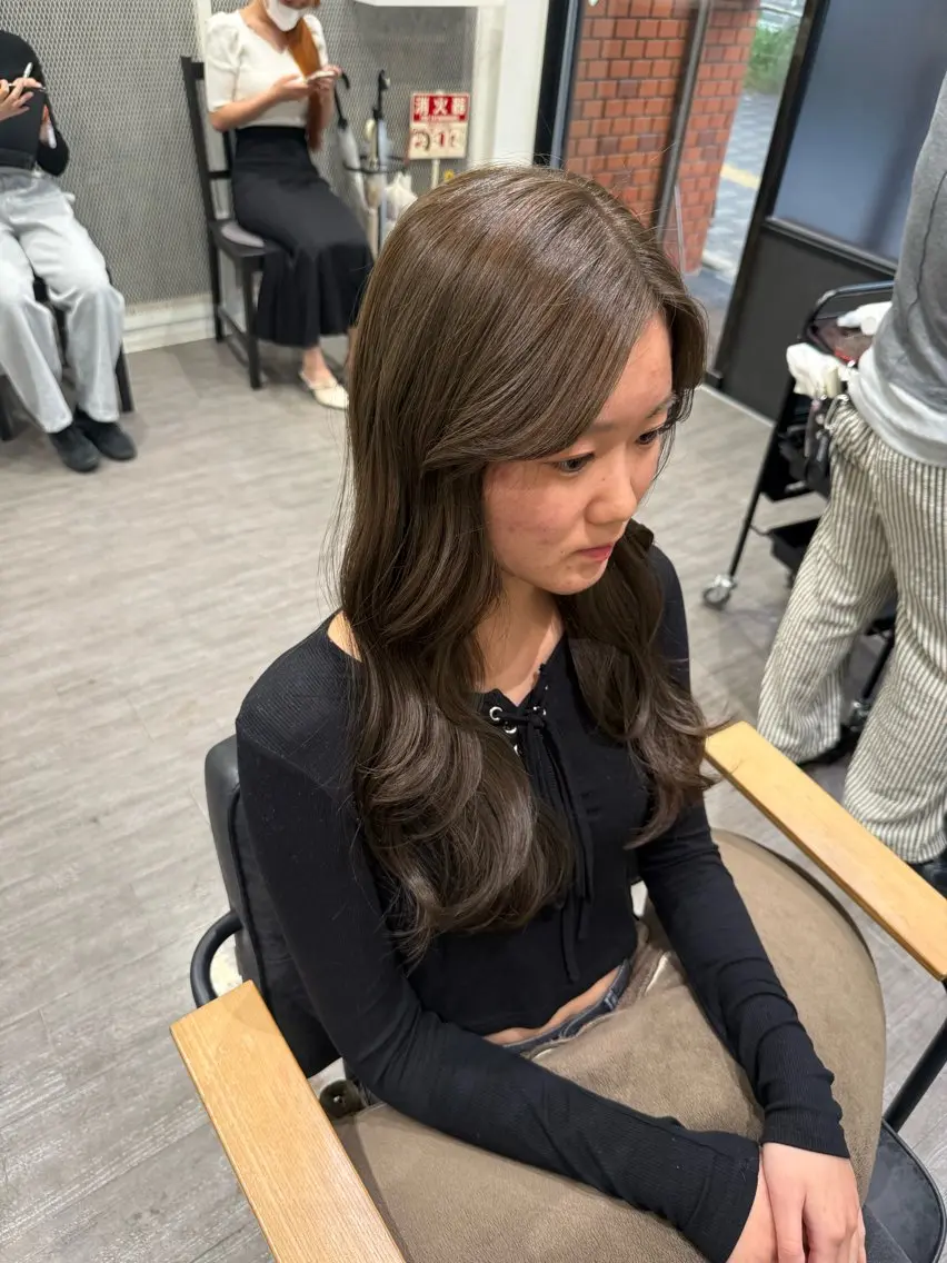 ロング カラー グレージュ オリーブグレージュ オリーブグレー カット ヘアカラー トリートメント 艶髪レイヤー上田 紗也🇰🇷💗のヘアスタイル