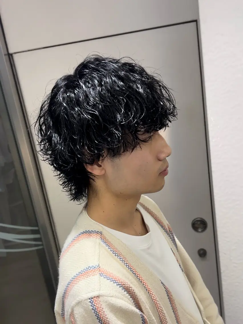 パーマ メンズ メンズパーマ 波巻きパーマ メンズウルフカット ウルフカット k jの眉毛・アイブロウイメージ