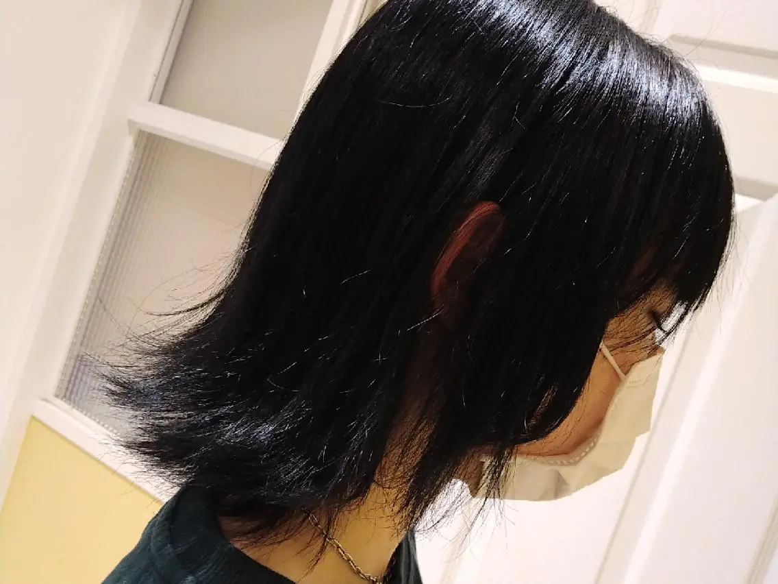 カラー ミディアム 黒髪 ブルーカラー ブルーブラック ハイトーンカラー ヘアカラー 三井 望夢のヘアスタイル