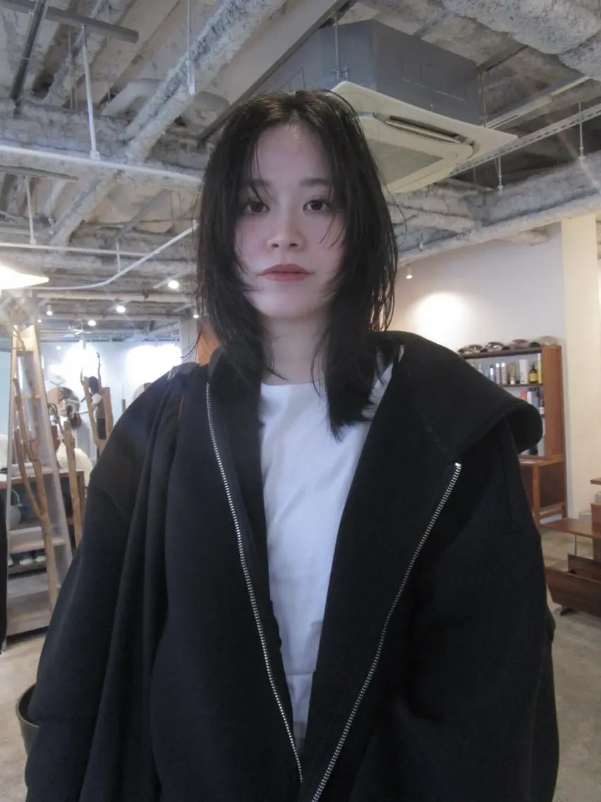 セミロング カラー 黒髪 顔周りカット レイヤーカット カット ヘアカラー トリートメント yu maのヘアスタイル