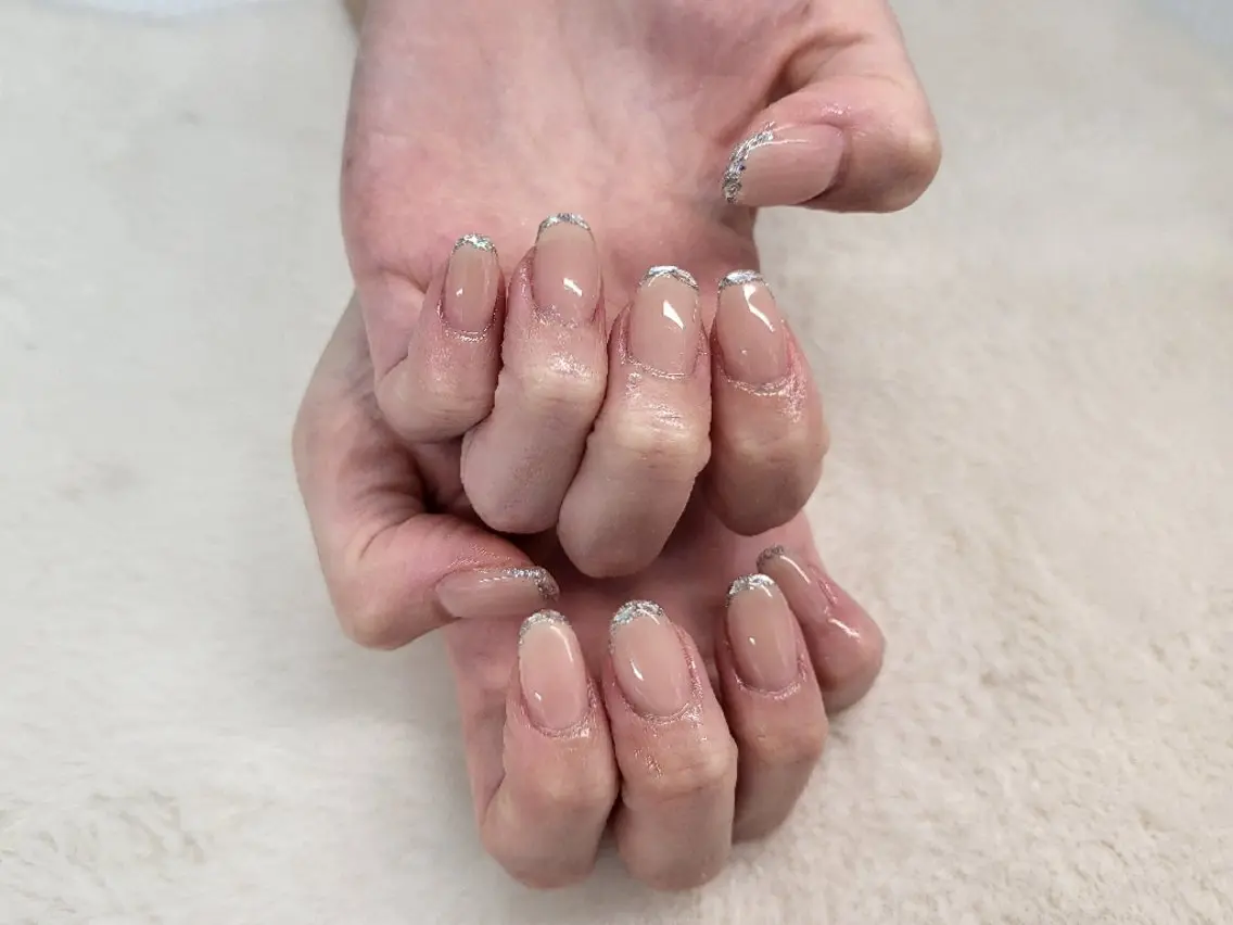 ネイル フレンチネイル ガラスフレンチ キラキラネイル シルバー 心斎橋Salon Epokkuのネイルデザイン