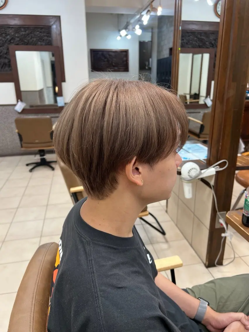 カラー メンズ メンズブリーチ ベージュカラー ブリーチ ミルクティーベージュ 大人女性のお悩み改善 大塚綾のヘアスタイル