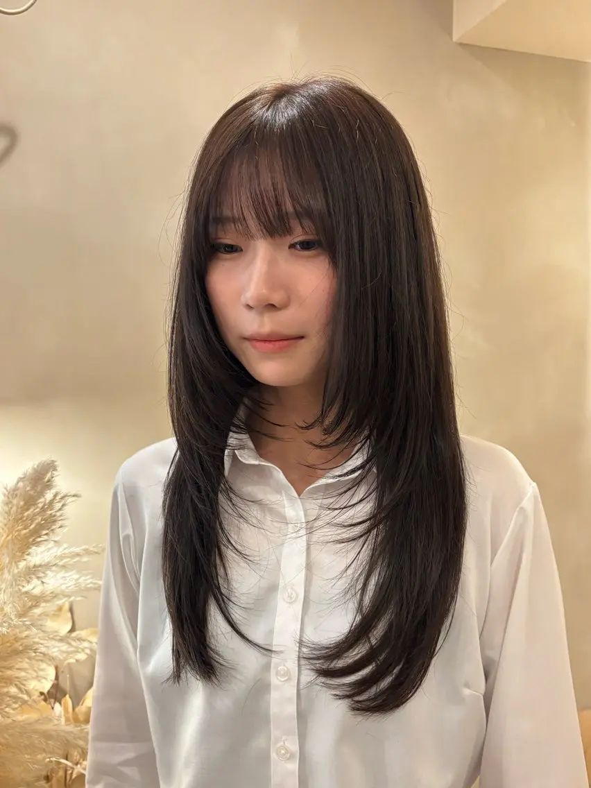 ロング カラー ロングレイヤー ベージュカラー オリーブベージュ レイヤーカット ロング カット ヘアカラー シンバヒナノ/パーマ レイヤー/髪質改善のヘアスタイル