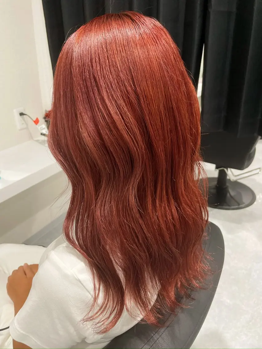 セミロング カラー オレンジ オレンジレッド レッドカラー Amour なぐらのヘアスタイル