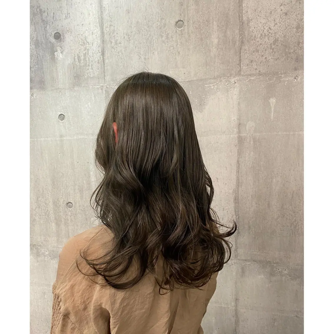 ロング カラー ベージュカラー 透明感カラー オリーブベージュ オリーブカラー misato |似合わせ施術🦋のヘアスタイル