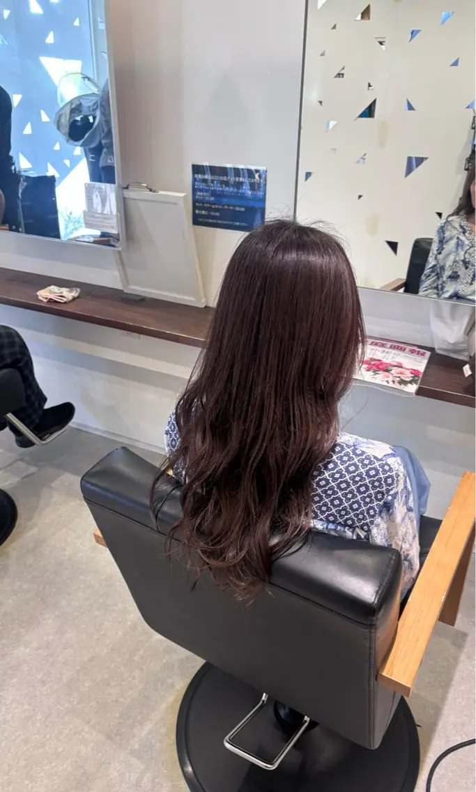 ロング カラー 真鍋 月音のヘアスタイル