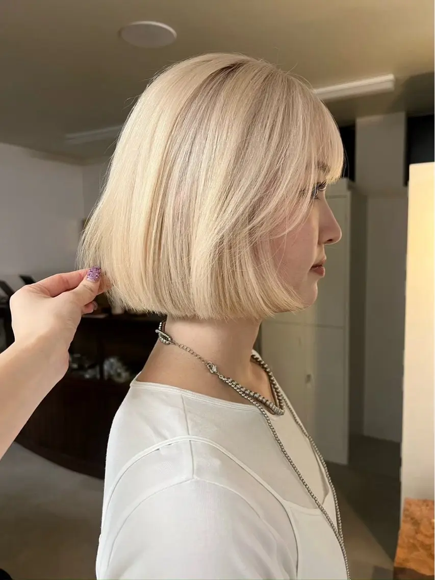 ミディアム カラー ベージュカラー ブリーチ ケアブリーチ ハイトーンカラー ハイトーンベージュ ハイトーン/デザイン 小林美咲のヘアスタイル