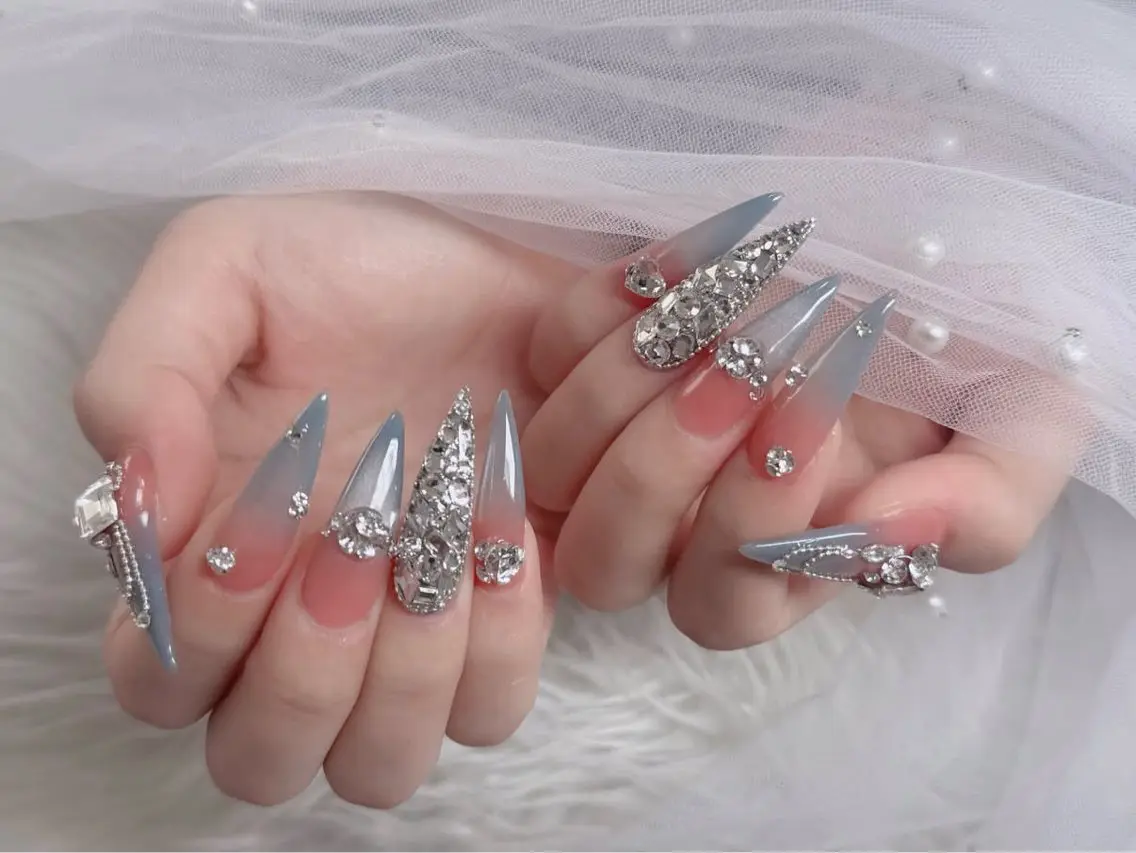 ネイル アートネイル ボルドー フレンチネイル ジェルネイル 氷ネイル・うるうるネイル ハンドネイル Julie Nail Rinのネイルデザイン